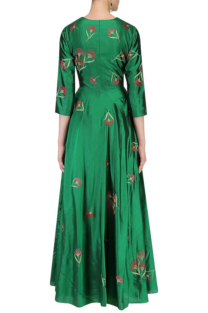 Green traced carntions crushed kalidaar set available only at Pernia's Pop Up Shop.