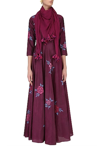 Plum Rose Bush Crushed Kalidaar Set with Tassel Scarf by Nachiket Barve