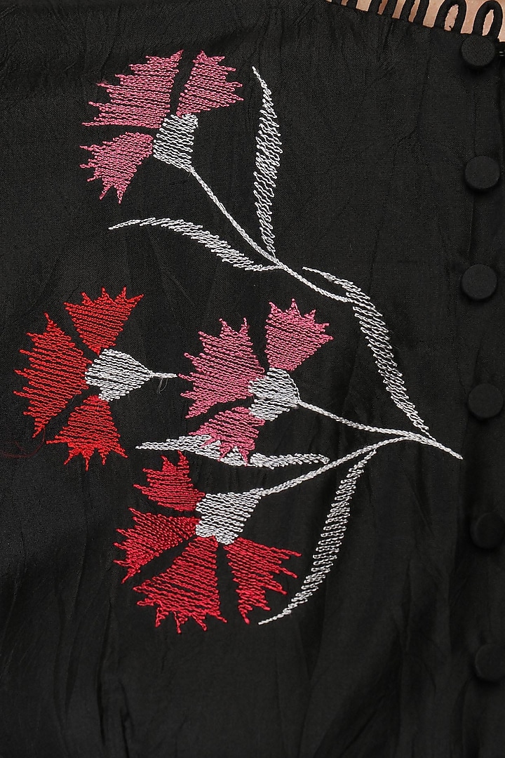 Black traced carnations aysmmetric high low kurta available only at Pernia's Pop Up Shop.