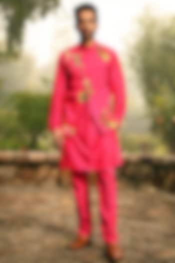 Reddish-Pink Floral Printed Nehru Jacket With Kurta Set by Neha Chopra Tandon Men