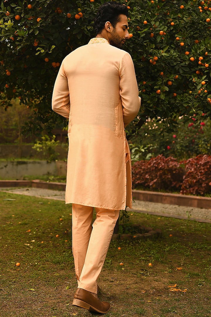 Peach Floral Printed Kurta Set by Neha Chopra Tandon Men at Pernia's Pop Up Shop