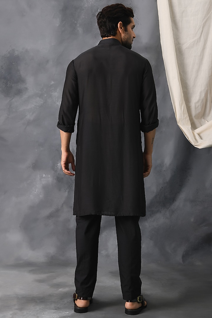 Black Mirror Hand Embroidered Kurta Set by Neha Chopra Tandon Men at Pernia's Pop Up Shop