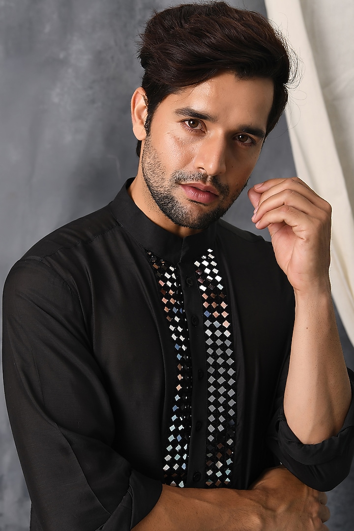 Black Mirror Hand Embroidered Kurta Set by Neha Chopra Tandon Men at Pernia's Pop Up Shop