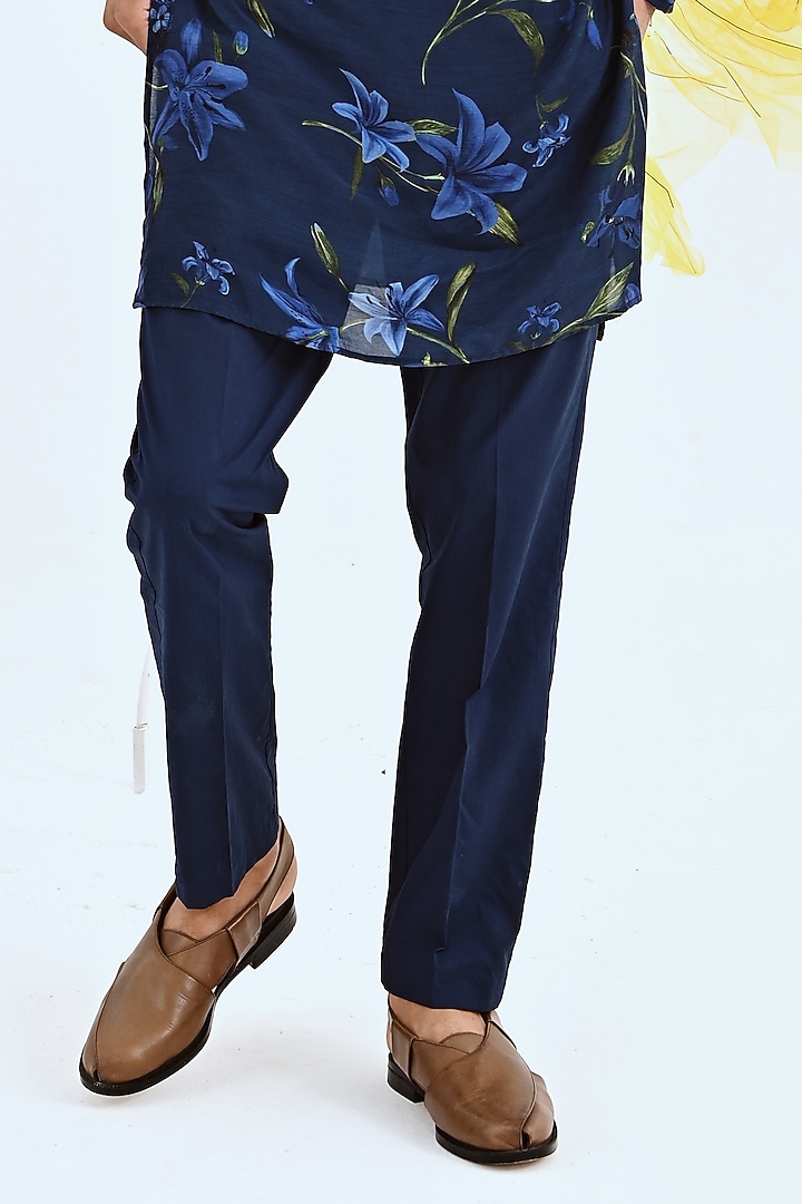 Blue Printed Kurta Set by Neha Chopra Tandon Men at Pernia's Pop Up Shop