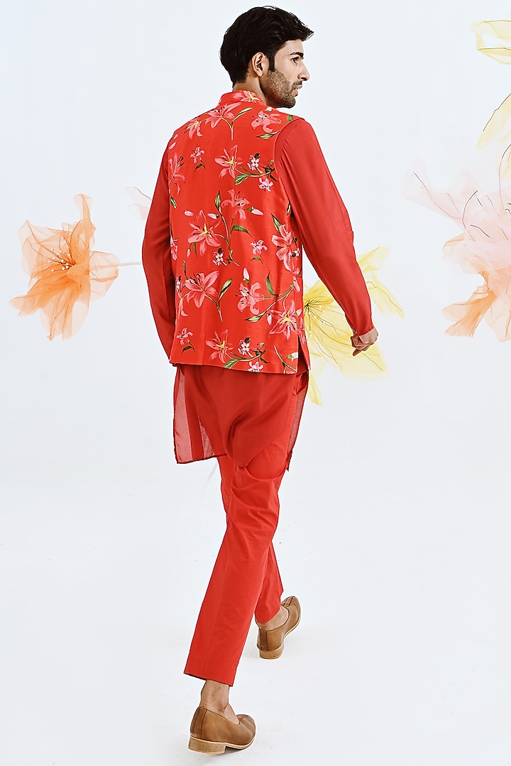 Red Raw Silk Bundi Jacket With Kurta Set by Neha Chopra Tandon Men at Pernia's Pop Up Shop