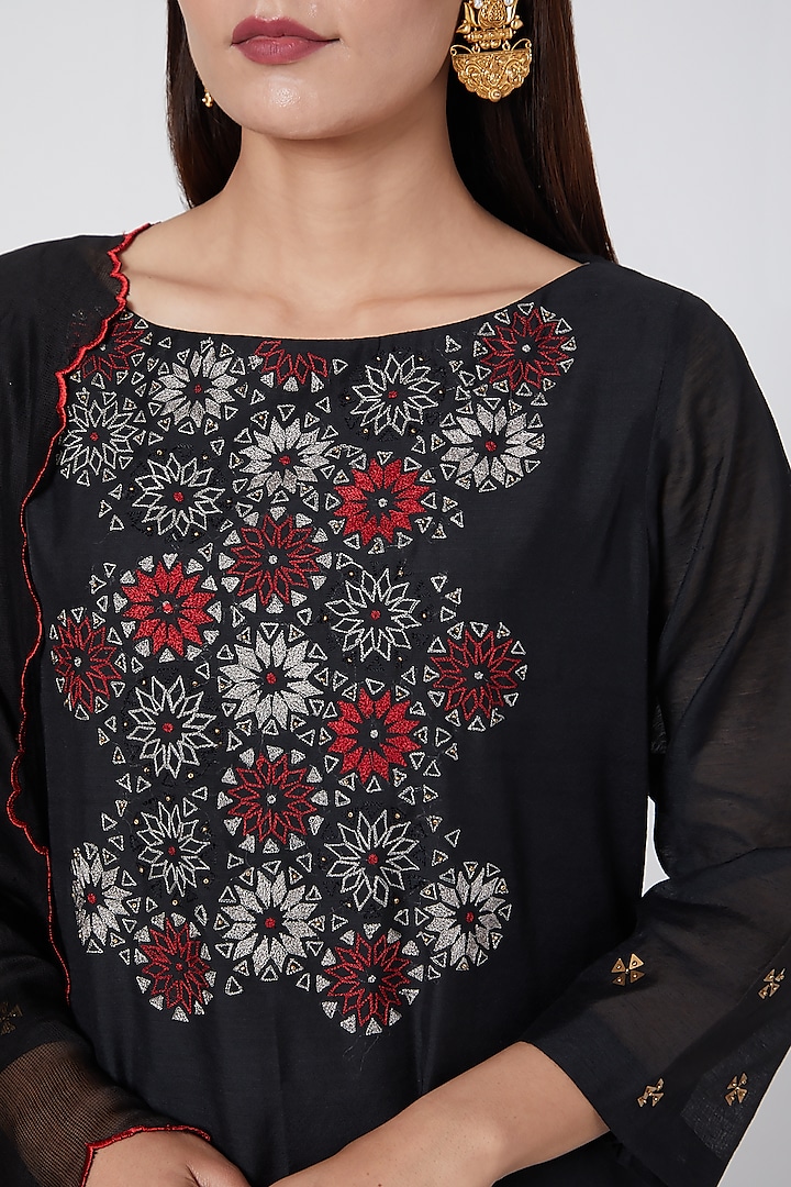 Black Embroidered Kurta Set by POULI at Pernia's Pop Up Shop