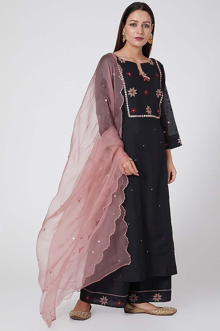 Black & Blush Pink Embroidered Kurta Set by Pouli Pret at Pernia's Pop Up Shop