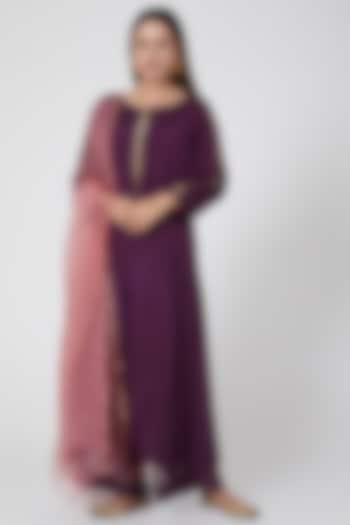 Purple & Pink Embroidered Kurta Set by POULI at Pernia's Pop Up Shop