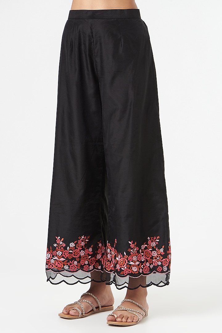 Black Embroidered Kurta Set by POULI at Pernia's Pop Up Shop