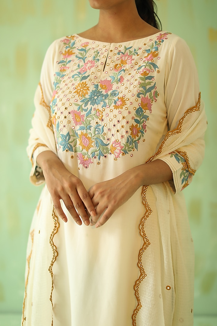 Off-White Embroidered Kurta Set by POULI at Pernia's Pop Up Shop