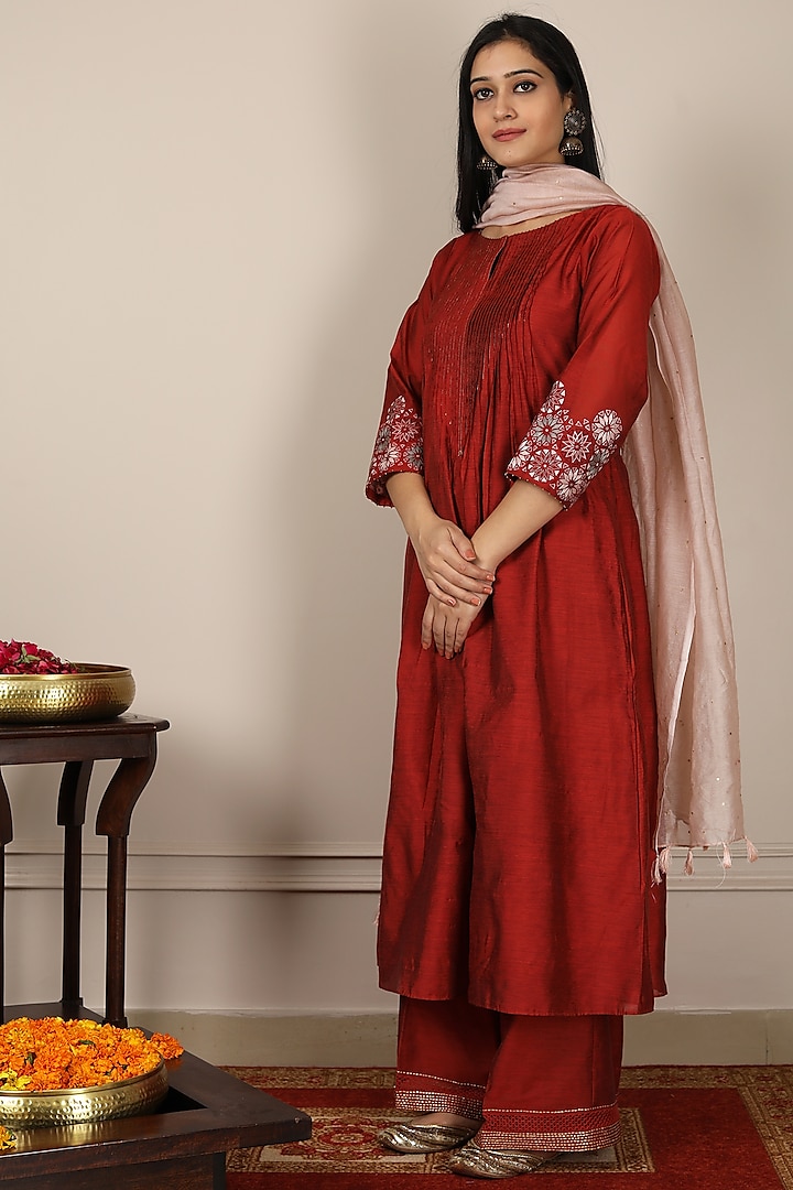 Maroon & Blush Pink Embroidered Kurta Set by Pouli Pret