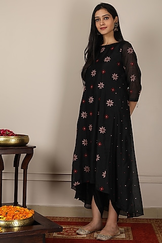 Black Embroidered Kalidar Kurta Set by POULI