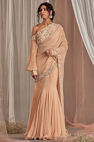 Salmon Pink Hand Embroidered Fish Cut Saree Set by Nidhika Shekhar
