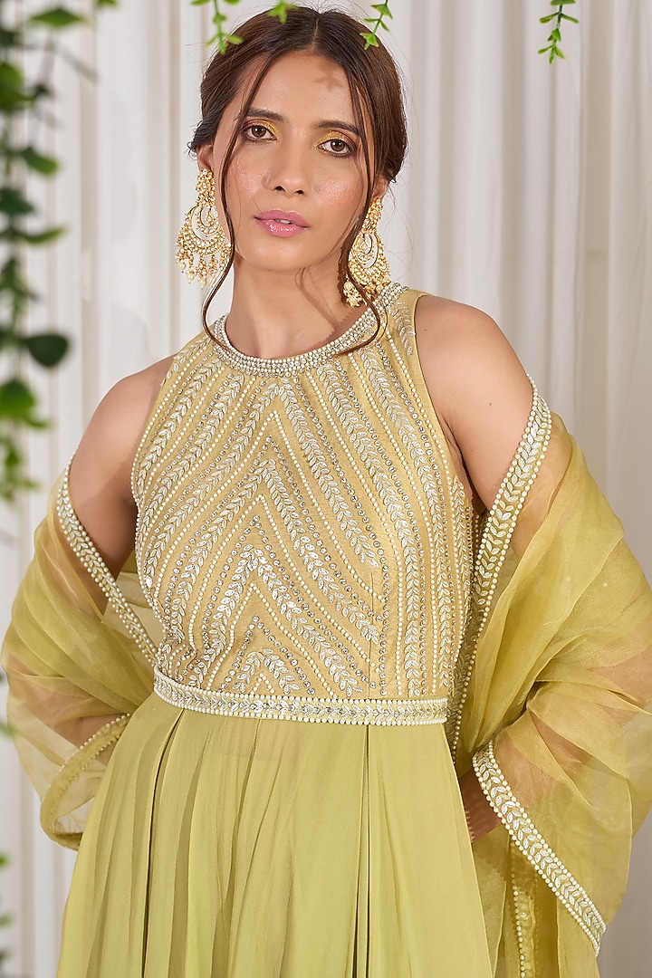 Hariyali Green Hand Embroidered Kurta Set by Nidhika Shekhar at Pernia's Pop Up Shop