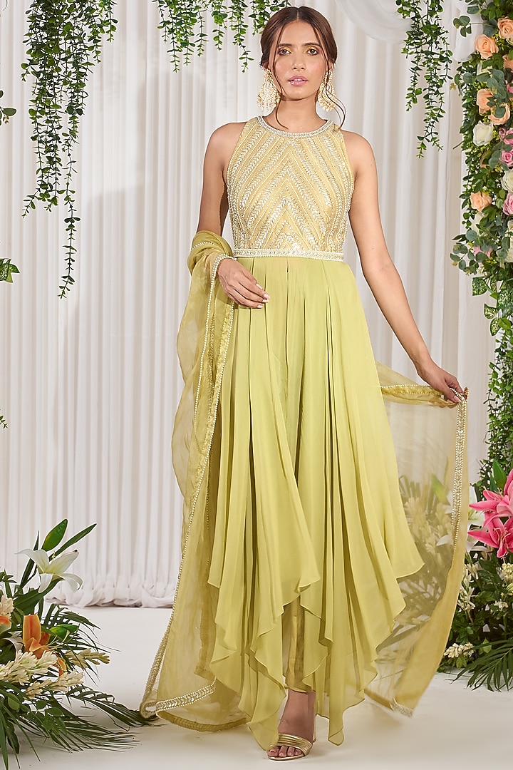 Hariyali Green Hand Embroidered Kurta Set by Nidhika Shekhar at Pernia's Pop Up Shop