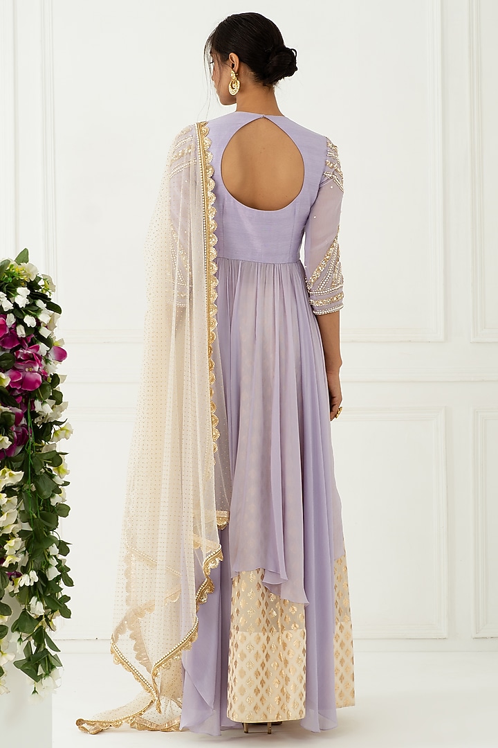Lilac Hand Embroidered Kurta Set by Nidhika Shekhar at Pernia's Pop Up Shop