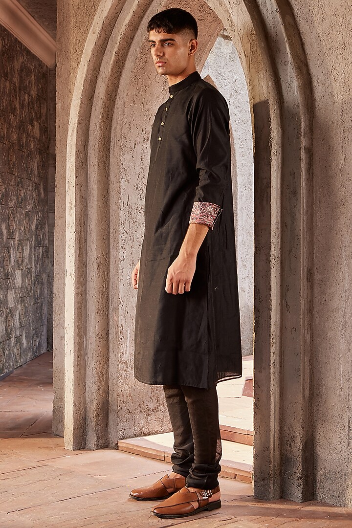 Black Chanderi Printed Kurta Set by Nidhika Shekhar Men at Pernia's Pop Up Shop