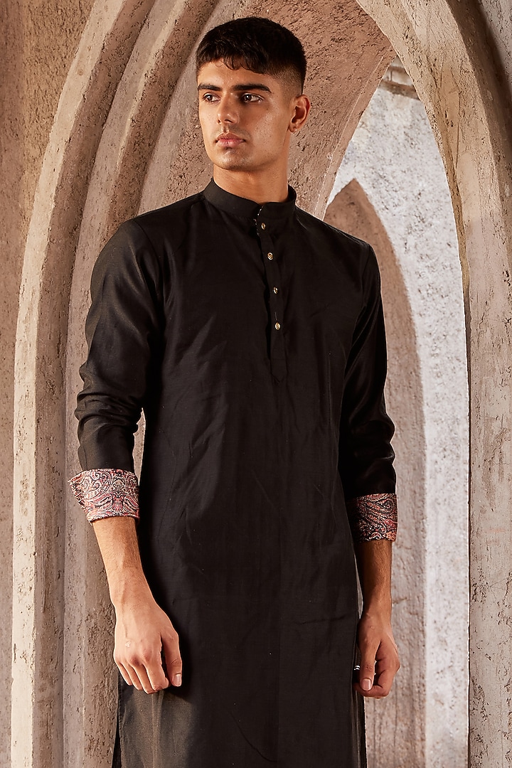 Black Chanderi Printed Kurta Set by Nidhika Shekhar Men at Pernia's Pop Up Shop