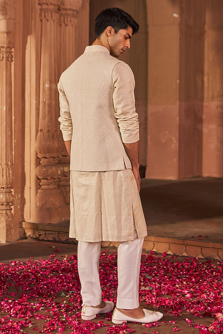 Ivory Chanderi & Cotton Silk Machine Embroidered Bundi Jacket Set by Nidhika Shekhar Men at Pernia's Pop Up Shop