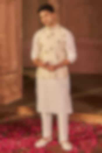 White Chanderi & Silk Hand Embroidered Bundi Jacket Set by Nidhika Shekhar Men