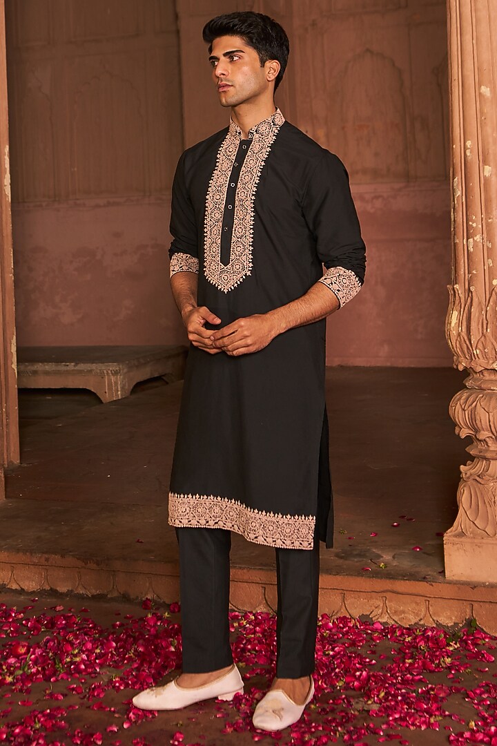 Black Chanderi & Cotton Silk Embellished Kurta Set by Nidhika Shekhar Men at Pernia's Pop Up Shop