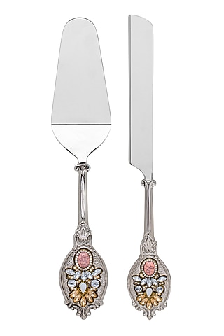Silver Metal Cake Knife Set (Set of 2) by HOUSE OF NEEBA