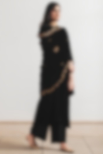 Black Silk Velvet Kurta Set by Neelu Sethi at Pernia's Pop Up Shop