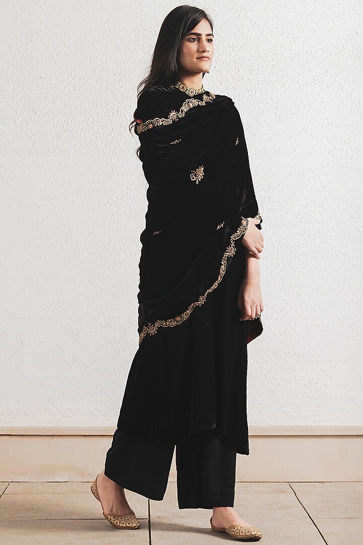 Black Silk Velvet Kurta Set by Neelu Sethi at Pernia's Pop Up Shop