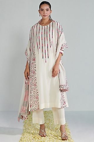 Off-White Chanderi Embroidered & Printed Kurta Set by Neelu Sethi