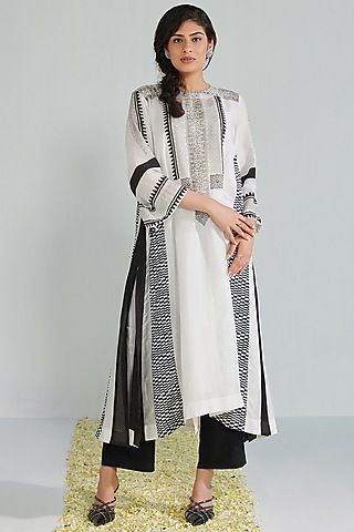 White Cotton Silk Block Printed Kurta Set by Neelu Sethi