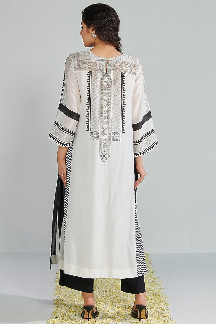 White Cotton Silk Block Printed Kurta Set by Neelu Sethi at Pernia's Pop Up Shop