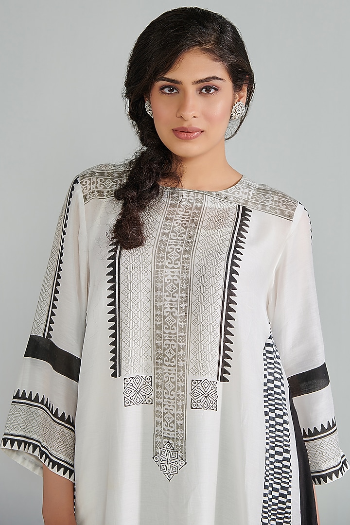 White Cotton Silk Block Printed Kurta Set by Neelu Sethi at Pernia's Pop Up Shop