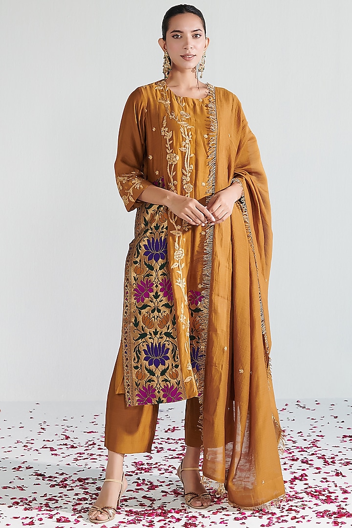 Mustard Yellow Chanderi Embroidered Kurta Set by Neelu Sethi