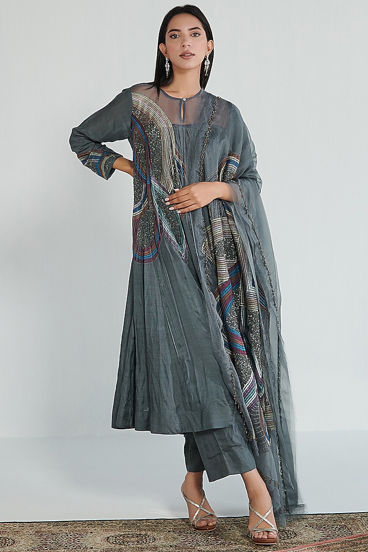 Grey Cotton Silk Embroidered Kurta Set by Neelu Sethi at Pernia's Pop Up Shop