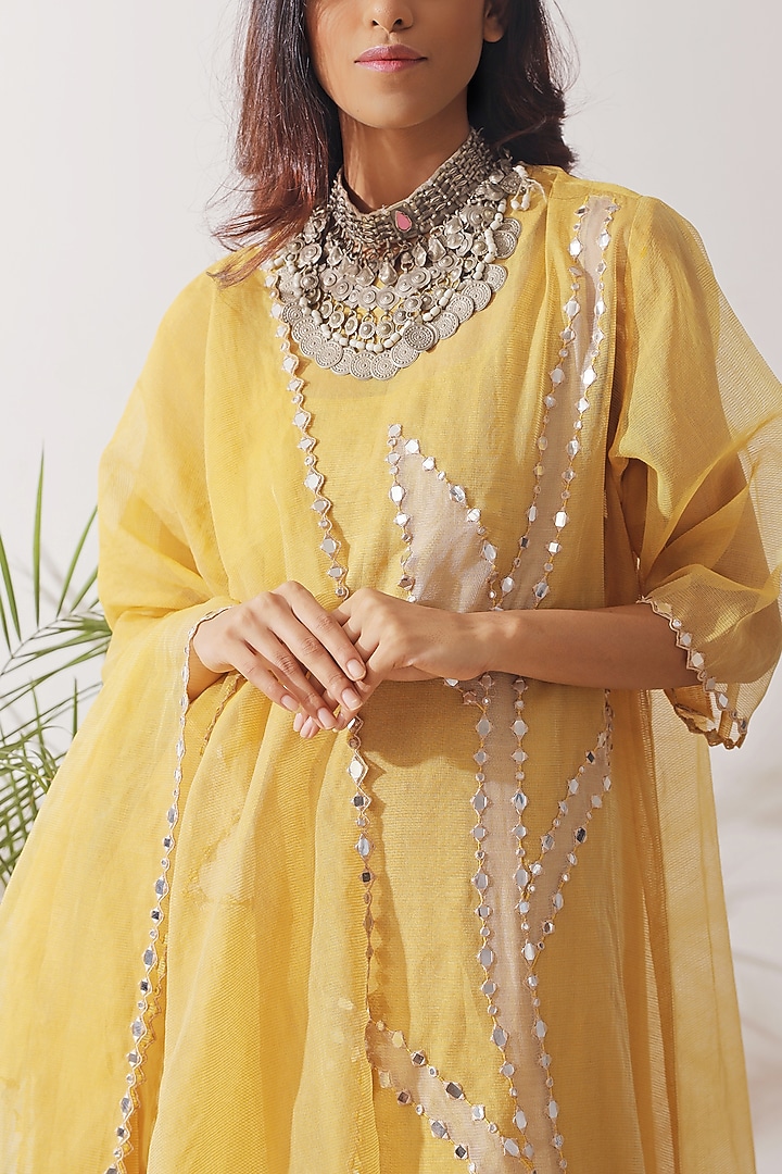 Yellow Embroidered Kurta Set by Neelu Sethi at Pernia's Pop Up Shop