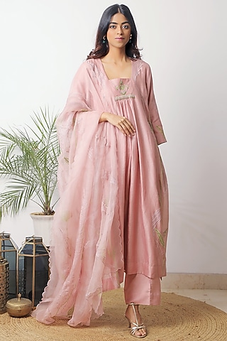 Pink Embroidered Kurta Set by Neelu Sethi