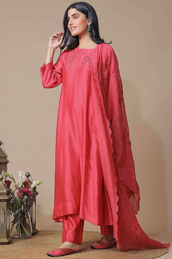 Raspberry Red Handloom Chanderi Kurta Set by Neelu Sethi at Pernia's Pop Up Shop