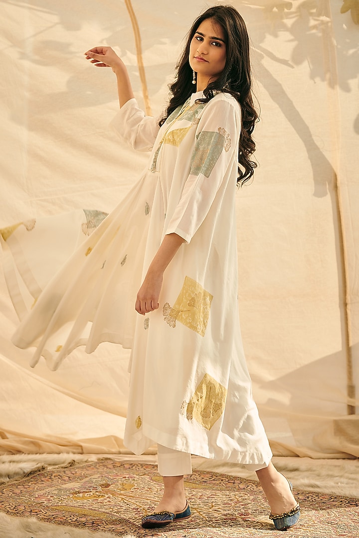 White Hand Block Printed Kurta Set by Neelu Sethi at Pernia's Pop Up Shop