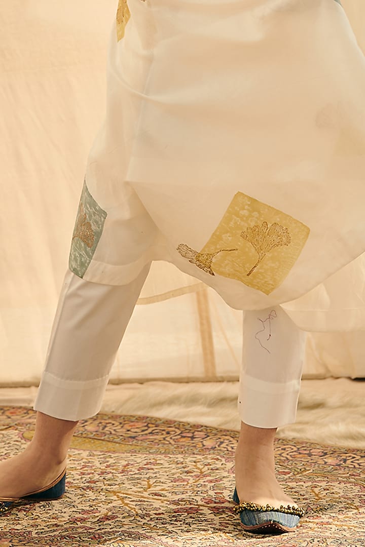 White Hand Block Printed Kurta Set by Neelu Sethi at Pernia's Pop Up Shop