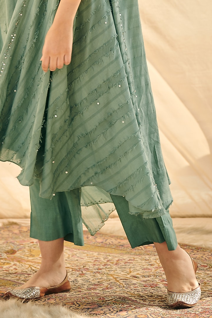 Teal Green Hand Embroidered Kurta Set by Neelu Sethi at Pernia's Pop Up Shop