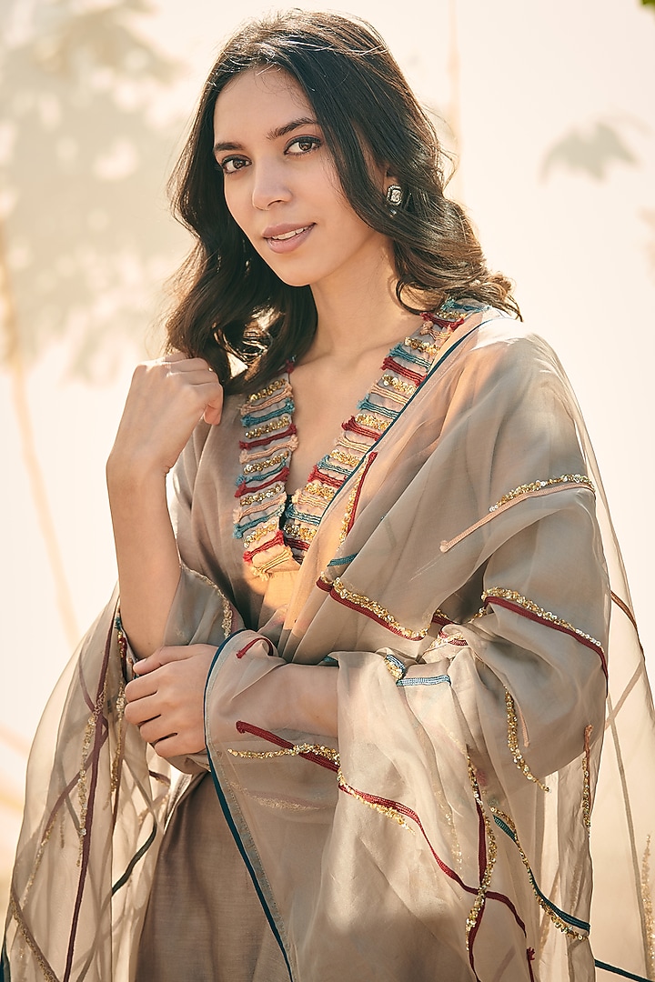 Grey Handloom Chanderi Kurta Set by Neelu Sethi at Pernia's Pop Up Shop