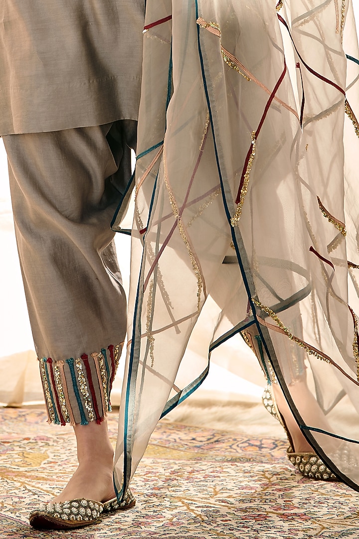 Grey Handloom Chanderi Kurta Set by Neelu Sethi at Pernia's Pop Up Shop