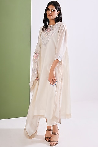 White Embroidered Kurta Set by Neelu Sethi