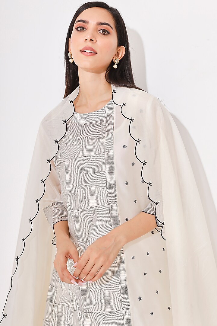 Black & White Printed & Embroidered Kurta Set by Neelu Sethi at Pernia's Pop Up Shop