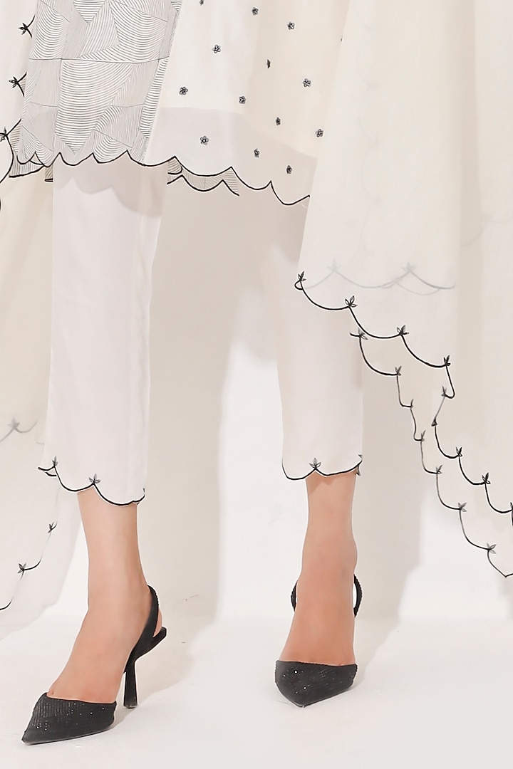 Black & White Printed & Embroidered Kurta Set by Neelu Sethi at Pernia's Pop Up Shop