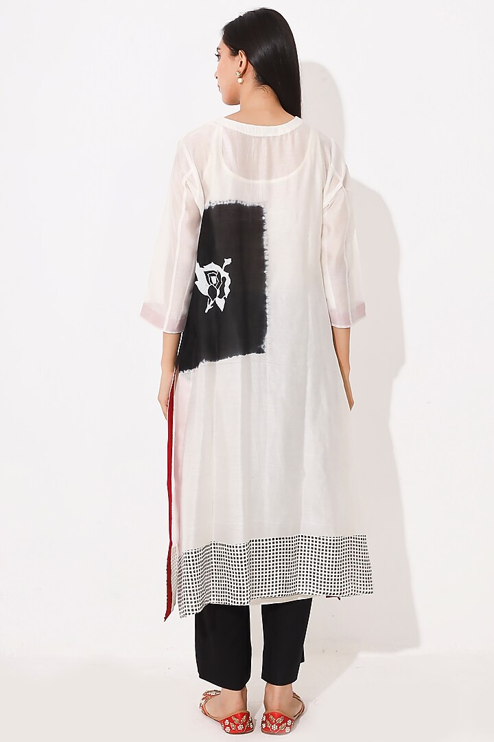 White Printed Kurta Set by Neelu Sethi at Pernia's Pop Up Shop