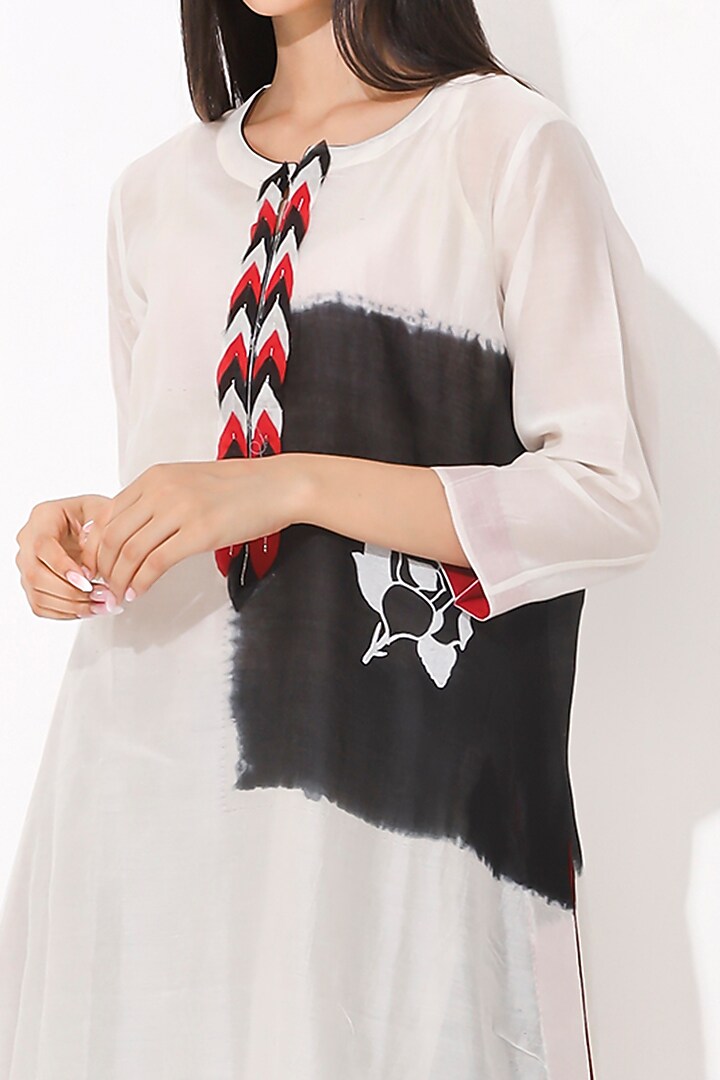 White Printed Kurta Set by Neelu Sethi at Pernia's Pop Up Shop