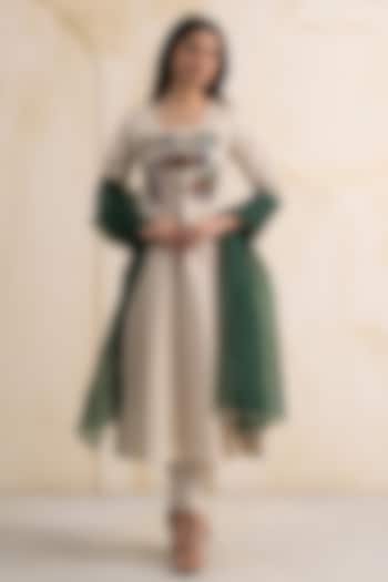 Off-White Cotton Silk Thread Embroidered Kurta Set by Neelu and Manvi at Pernia's Pop Up Shop