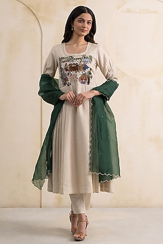 Off-White Cotton Silk Thread Embroidered Kurta Set by Neelu and Manvi