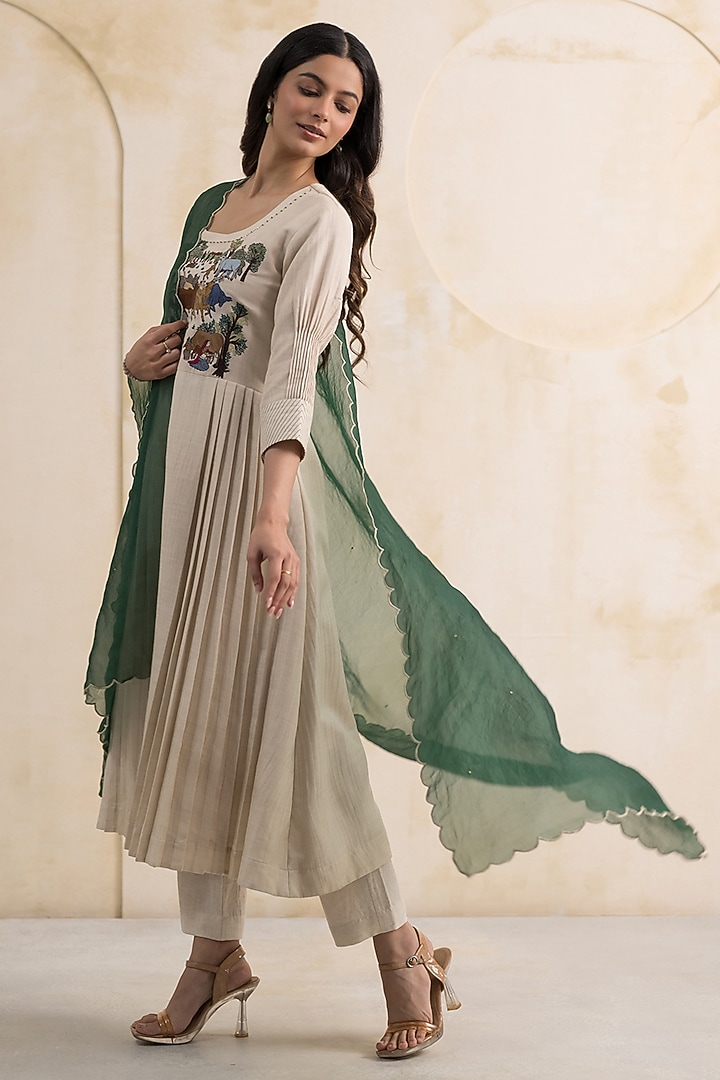 Off-White Cotton Silk Thread Embroidered Kurta Set by Neelu and Manvi at Pernia's Pop Up Shop